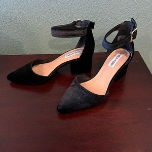 Steve Madden velvet closed toe heels